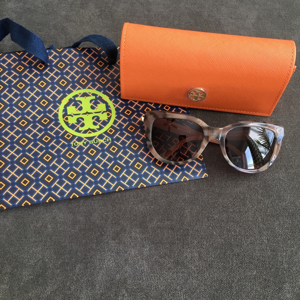 NWT Tory Burch sunglasses